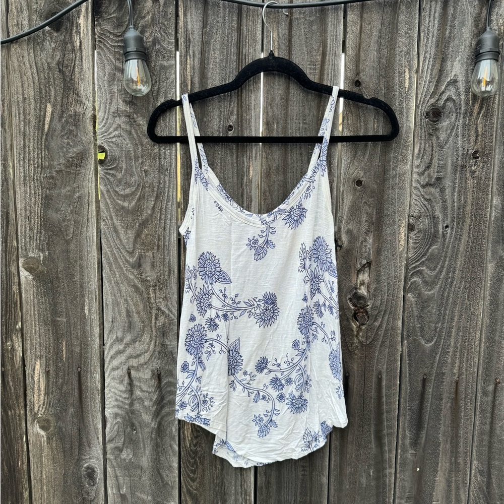 Clearance 3/$15 Mudd Sun and Sand Blue and White Floral V Neck Cami Tank size XS